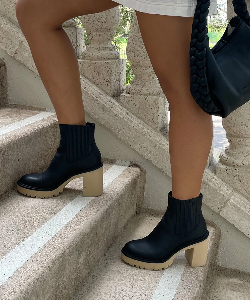 CASTER H2O BOOTIES BLACK LEATHER - re:vita 12 CASTER H2O BOOTIES BLACK LEATHER - re:vita