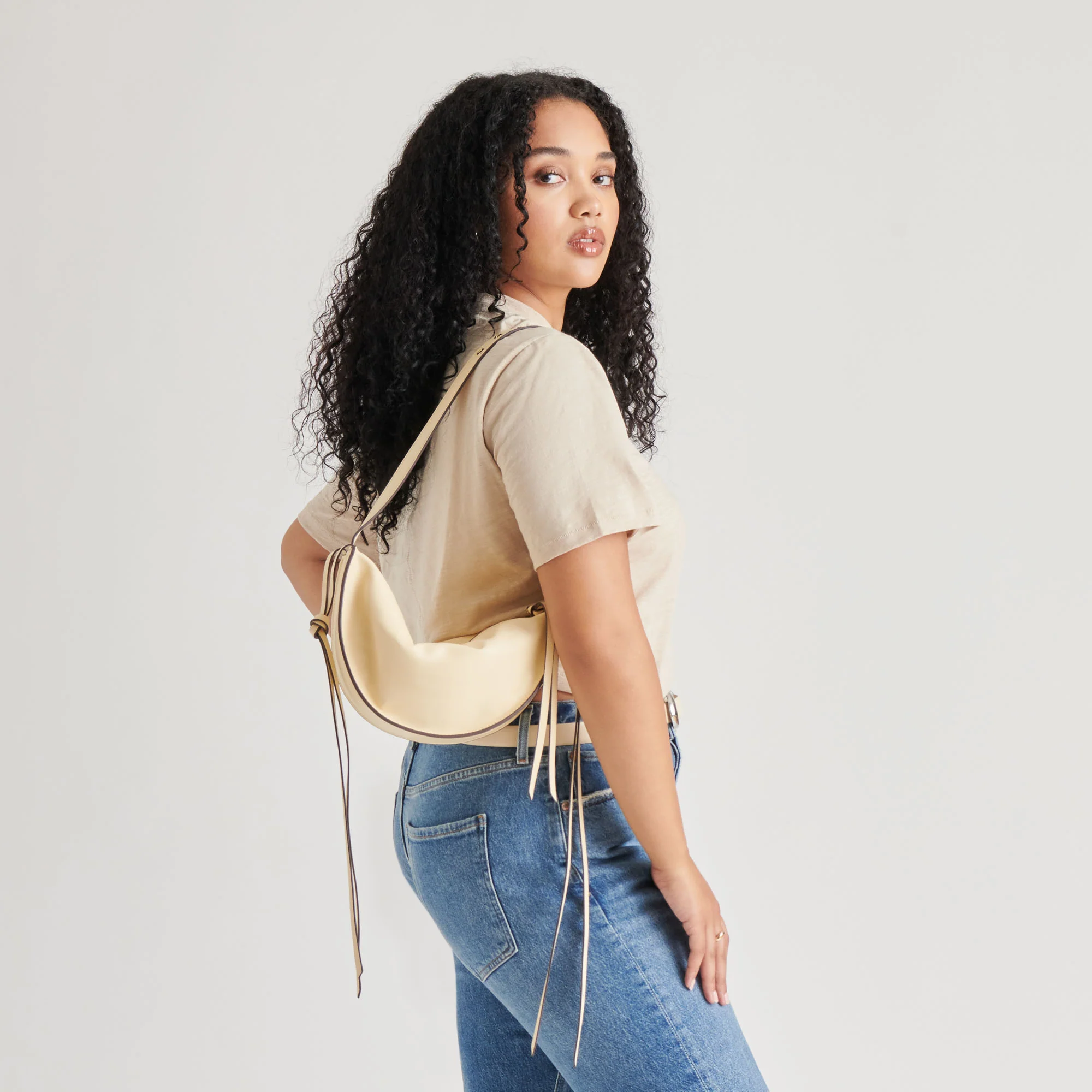 VERONA SHOULDER BAG BUTTER LEATHER 16 VERONA SHOULDER BAG BUTTER LEATHER