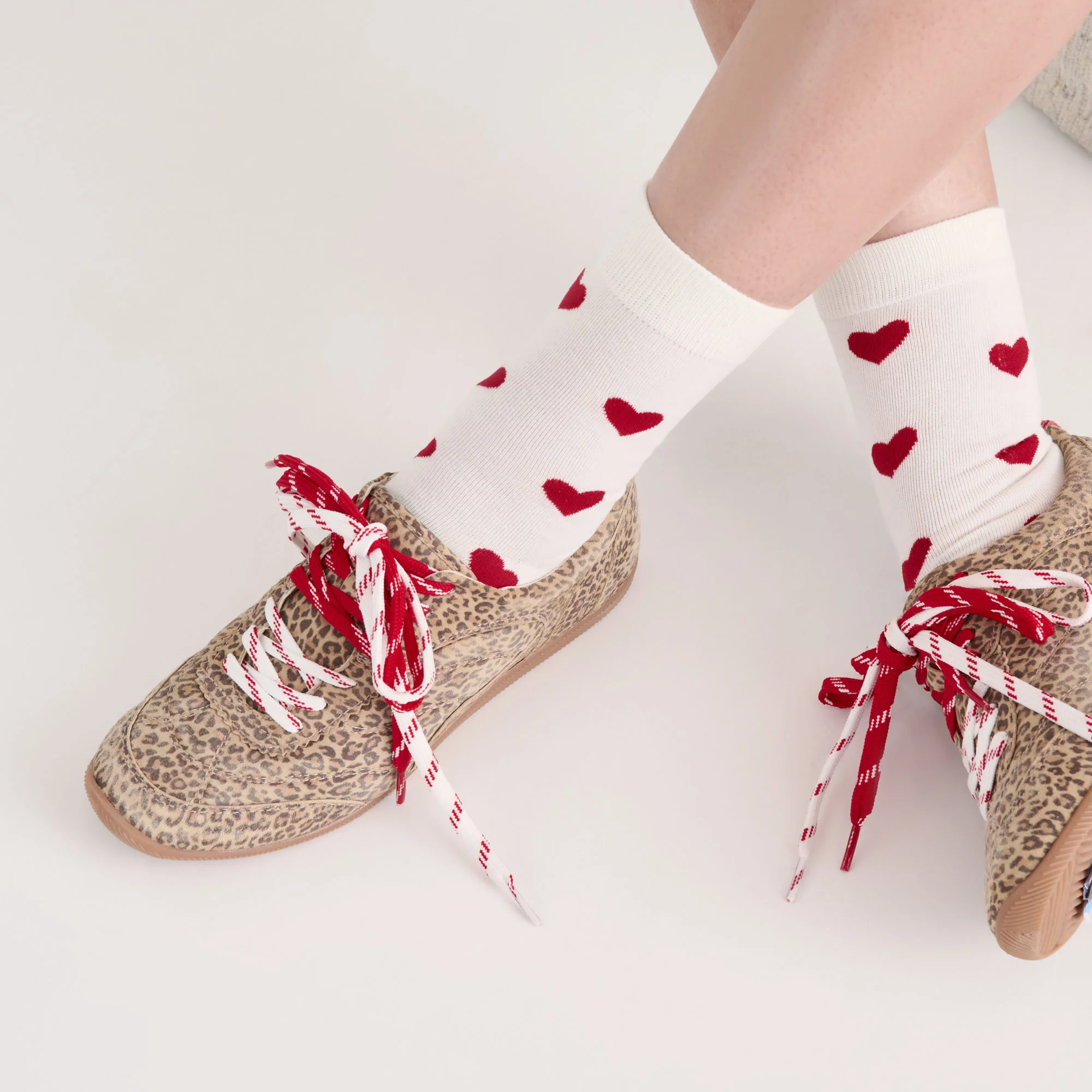 HEARTS CREW SOCKS WHITE RED 6 HEARTS CREW SOCKS WHITE RED
