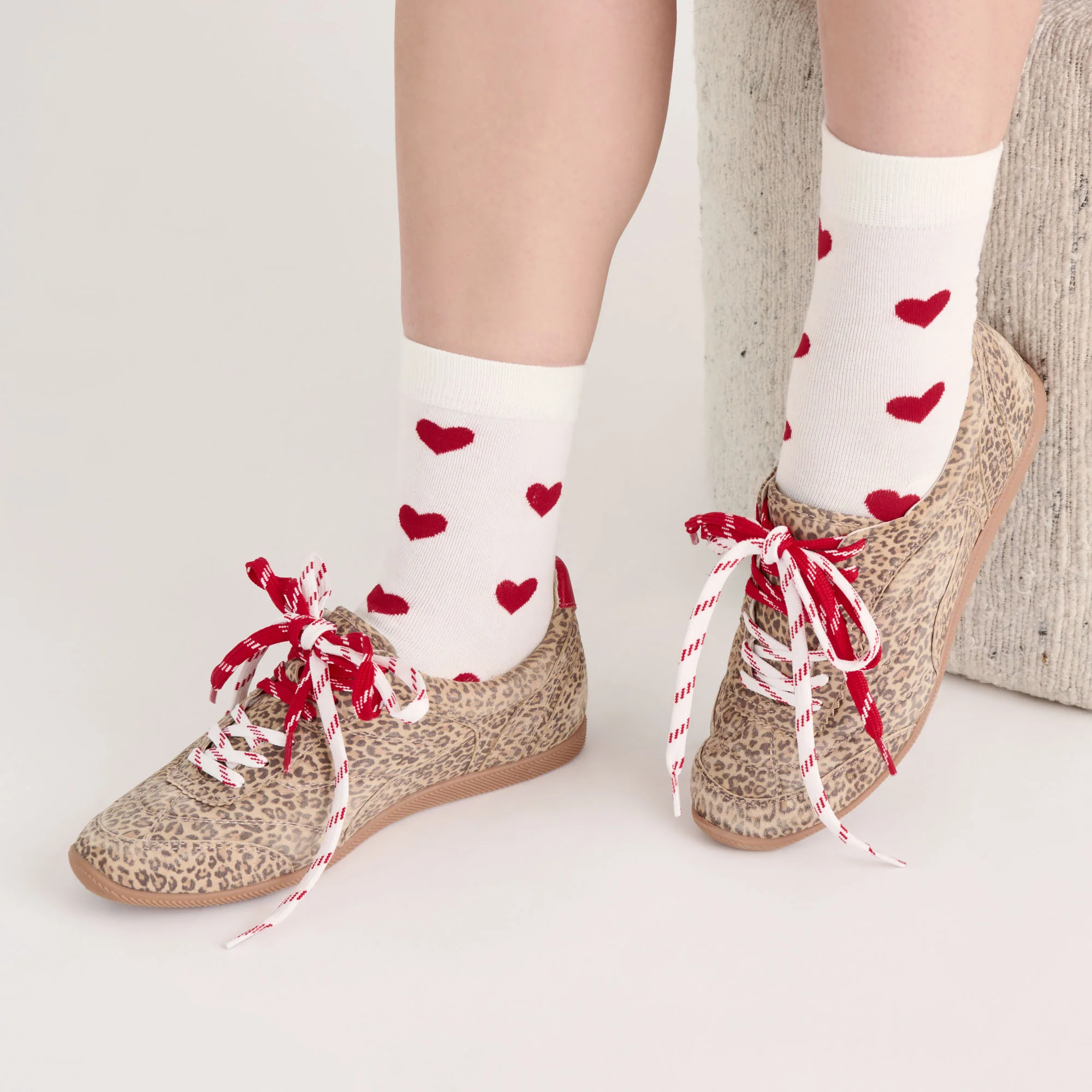 HEARTS CREW SOCKS WHITE RED 8 HEARTS CREW SOCKS WHITE RED